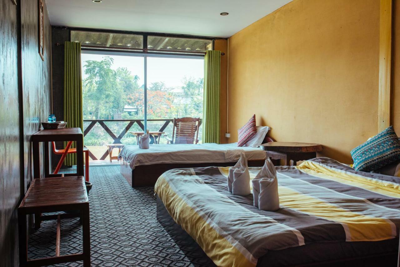 Mao Phasok Riverside Guesthouse Луанґпхабанґ Екстер'єр фото