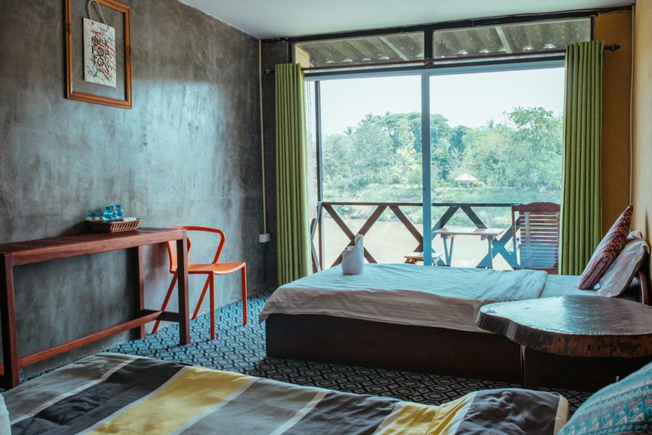Mao Phasok Riverside Guesthouse Луанґпхабанґ Екстер'єр фото